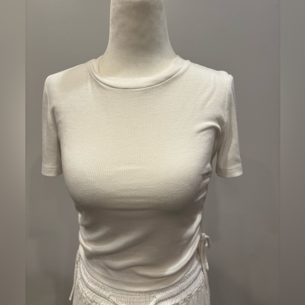 Subdued white top Size S